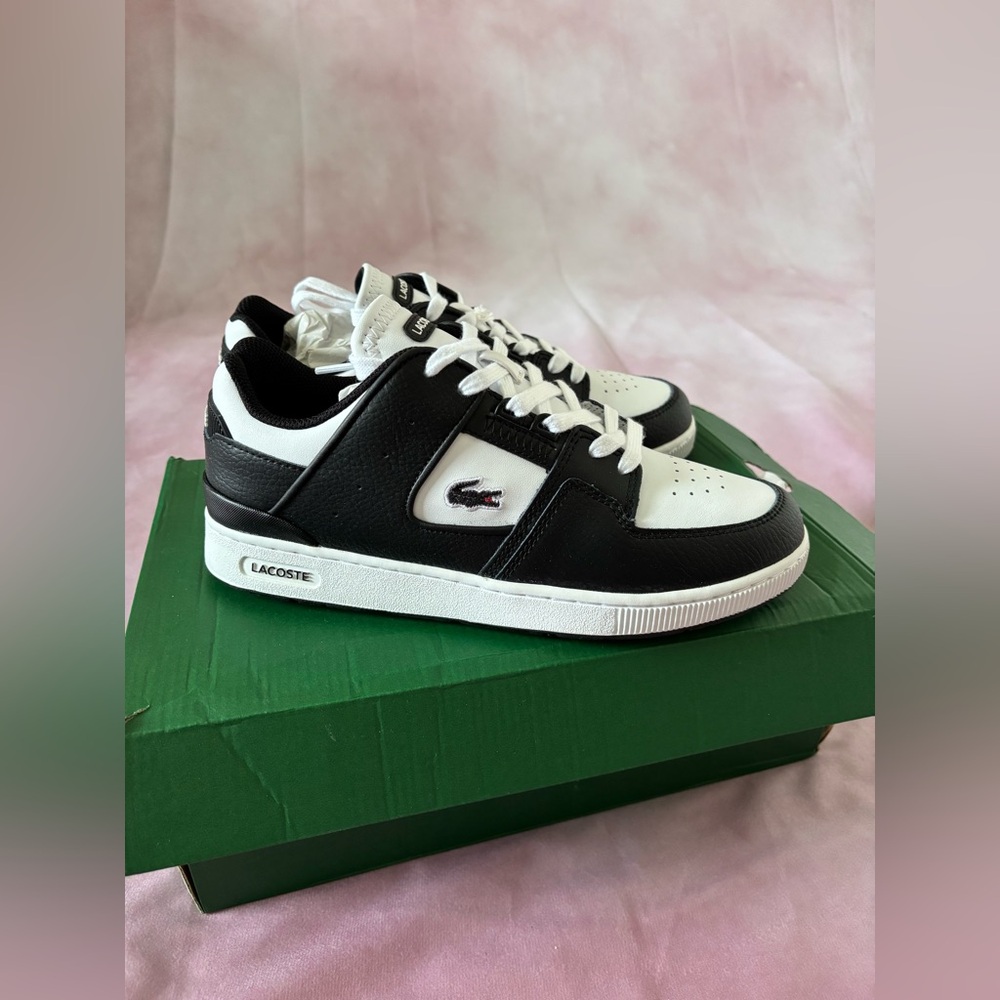 Lacoste black and white women sneaker. varios size